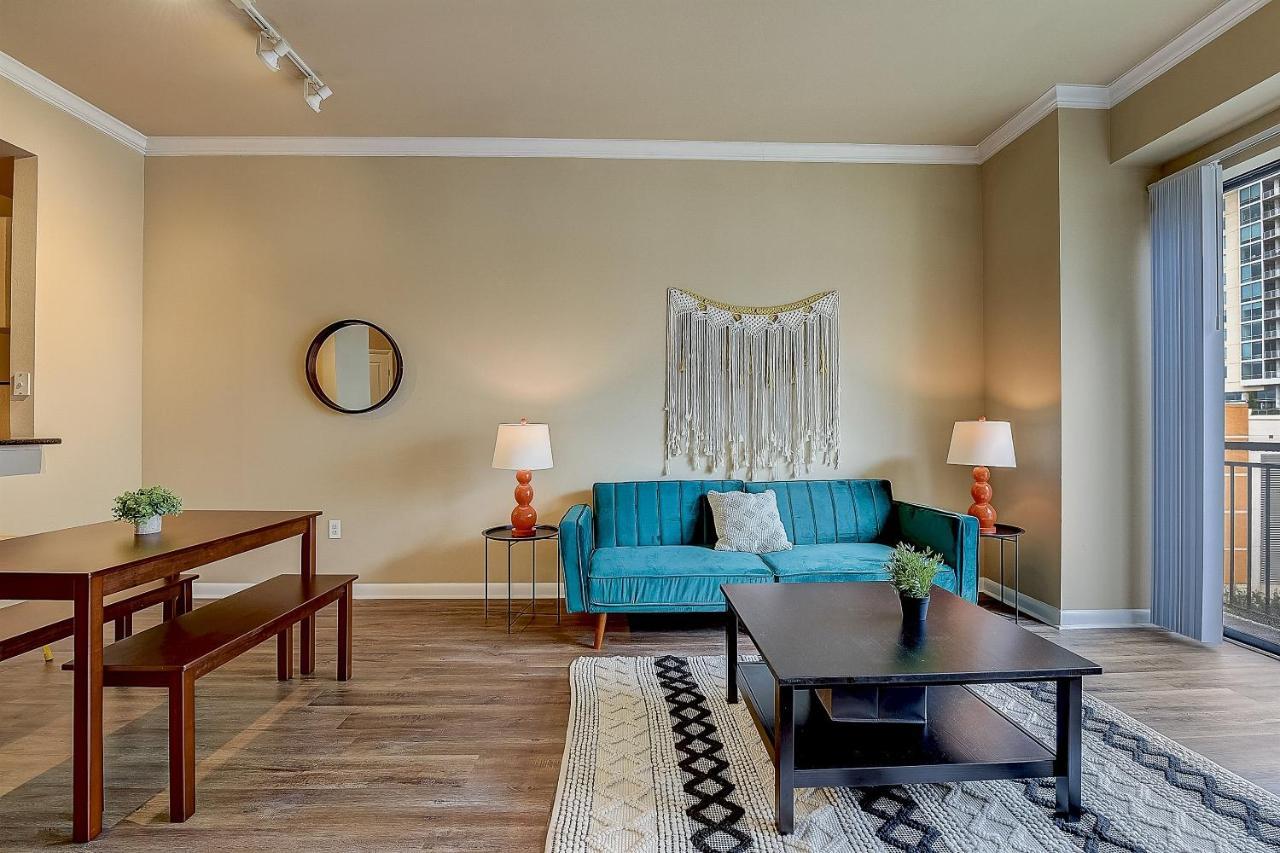 Frontdesk Oakwood Residence Apts Uptown Dallas Esterno foto