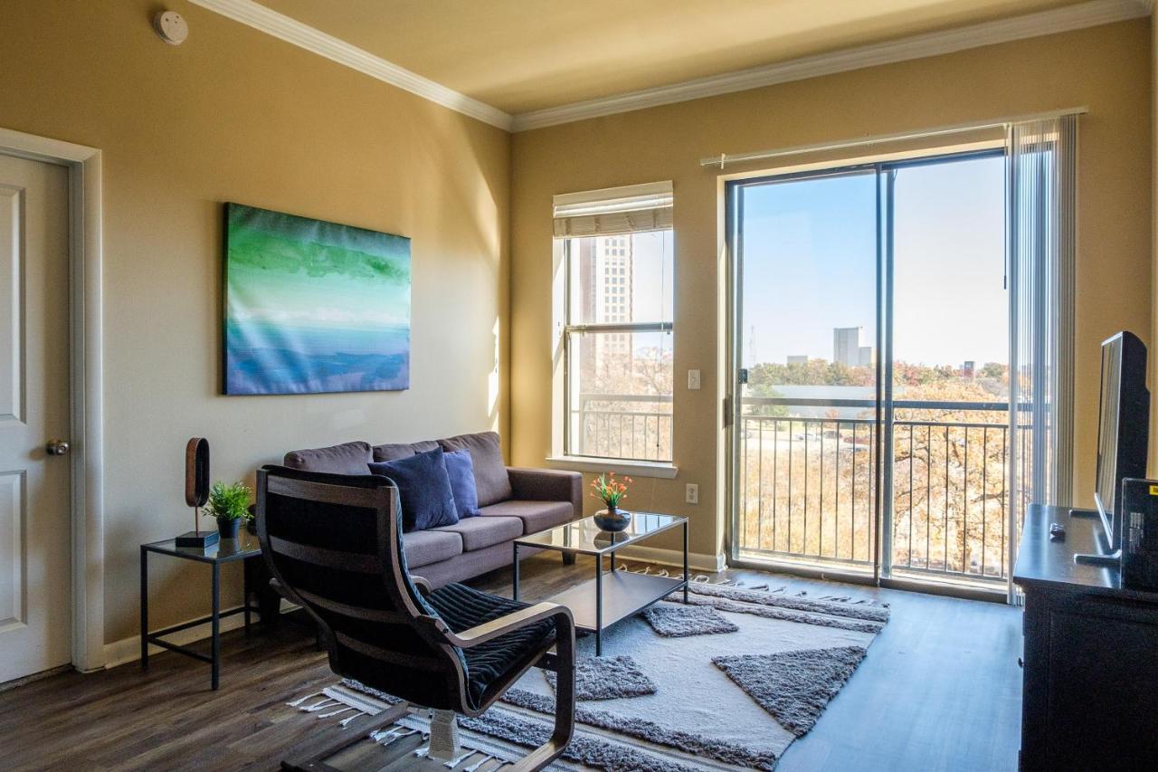 Frontdesk Oakwood Residence Apts Uptown Dallas Esterno foto
